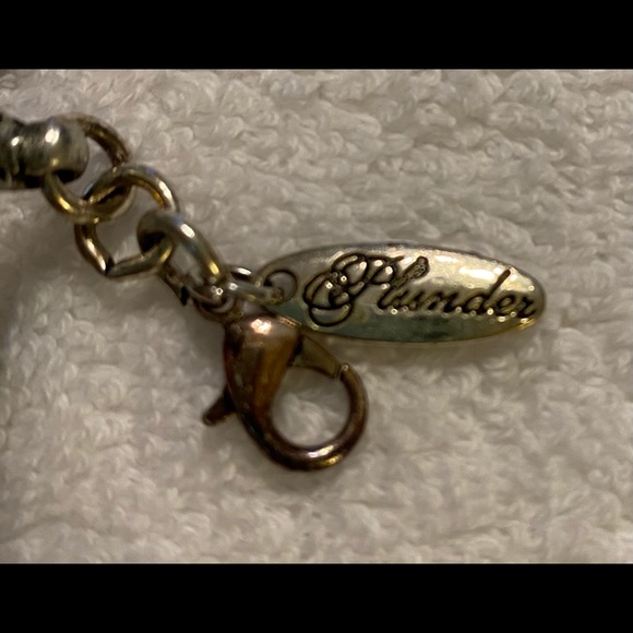 Plunder Jewelry Silver Rhinestone Queen Crown Shiny Blingy Pendant - Picture 3 of 4